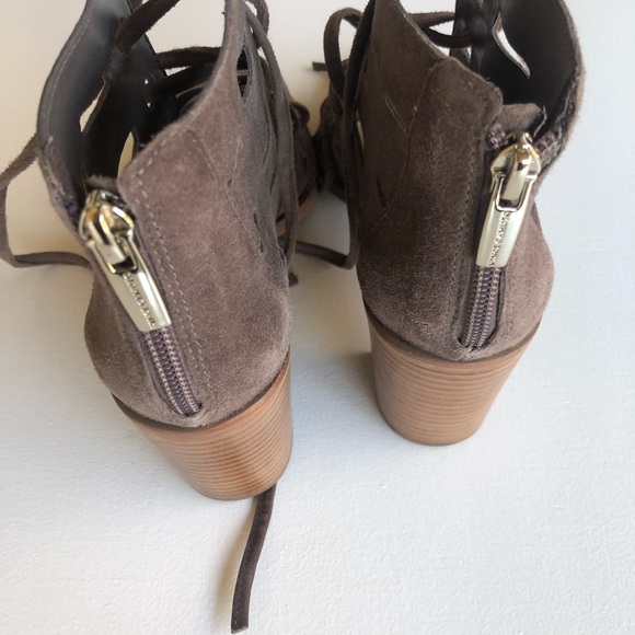 Vince Camuto Taupe Tressa Block Heel sz 7 - Picture 6 of 8